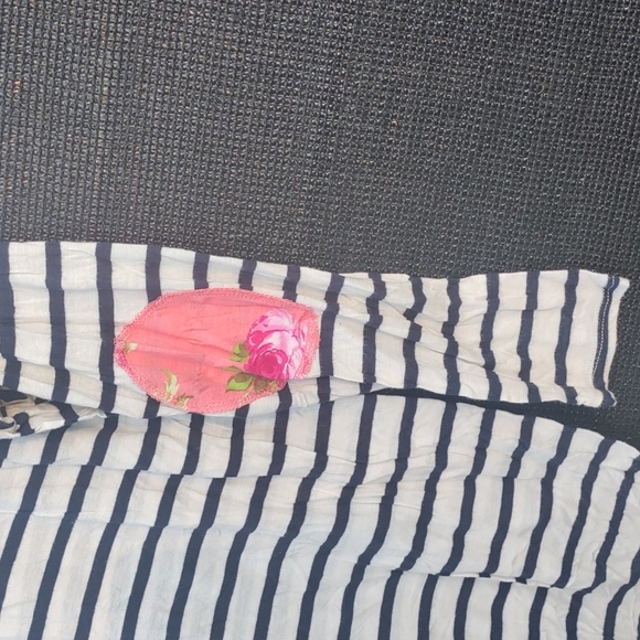 Cute sailor- type top... - Picture 3 of 4